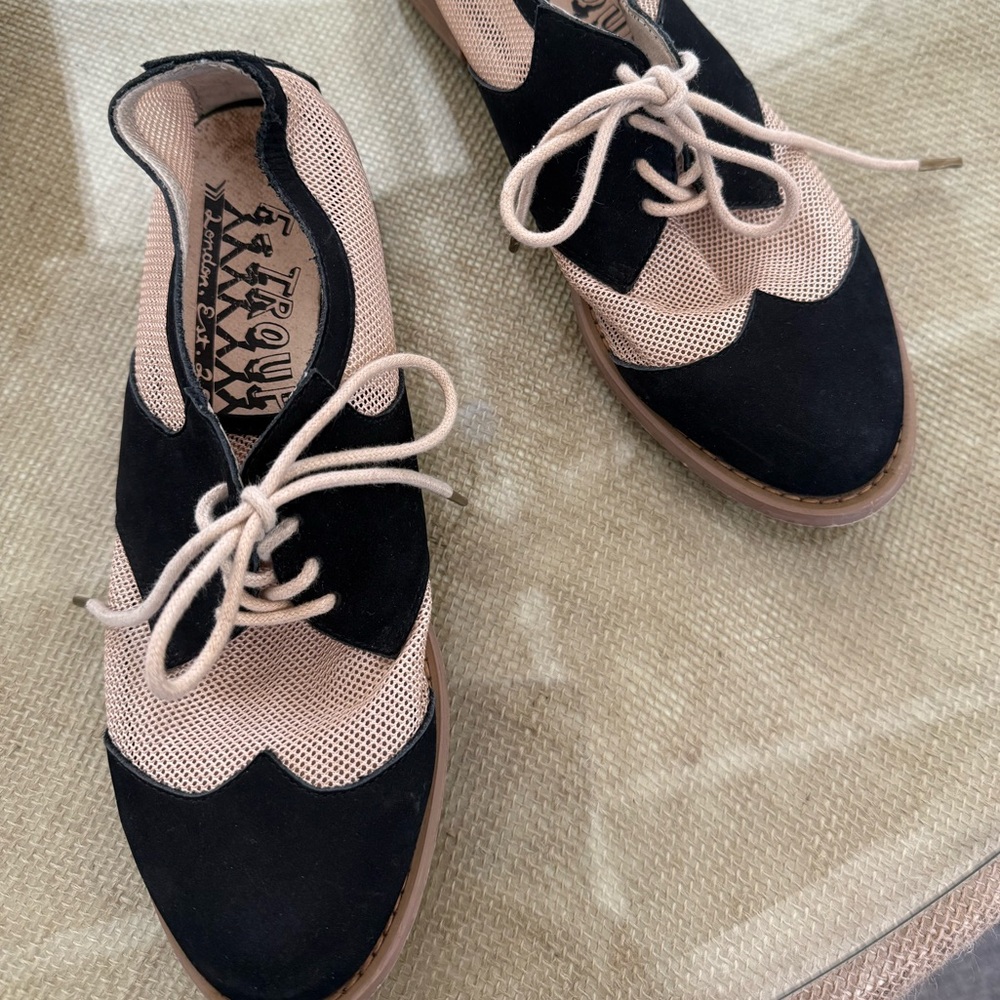 Black and Tan Flats with Classic Lace-Up Design